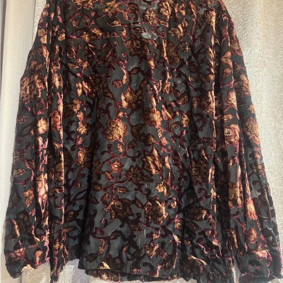 Floral Velvet Button-Up Blouse - Picture 2 of 5
